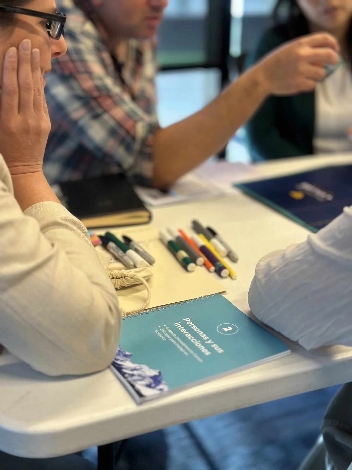Materiales de facilitación preparados para una sesión